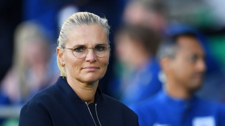 Sarina Wiegman ennen Englannin ottelua.