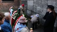 Överlevande från Förintelsen deltar i ceremonin för att markera 80-årsdagen av befrielsen av Auschwitz-Birkenau i Oswiecim, Polen, den 27 januari 2025.