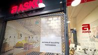 Asko-liike on kiinni kauppakeskuksessa. Edustalla lappu, jossa lukee: myymälät suljettu toistaiseksi.