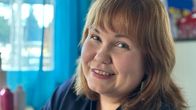 Nainen hymyilee kameralle. Anna Lumikivi. 