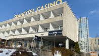 Spahotel Casino sijaitsee saarella Savonlinnan ydinkeskustassa.