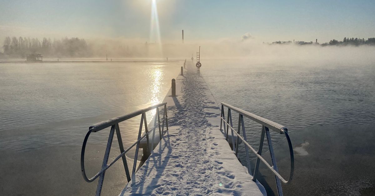 Snow front moving toward Finland