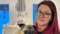 Adele-mopsin omistaja Margareetta Suoninen on matkustanut useita tuhansia kilometrejä eläinten röntgenin vuoksi. 