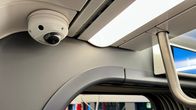 Kiinalainen Hikvision valvontakamera Tampereen raitotie oy:n raitiovaunun katossa.