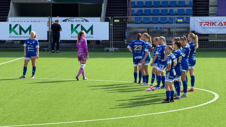 Vasa IFK:s spelare ser besvikna ut.
