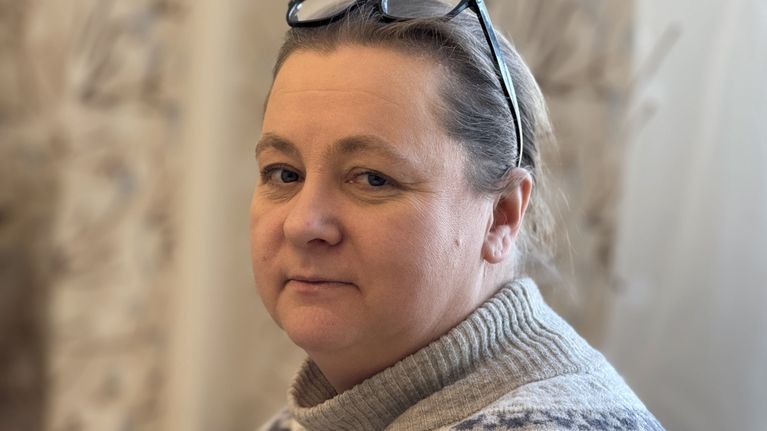 Utsjoen kunnanjohtaja Päivi Kontio työhuoneessaan.