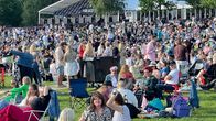 Pori Jazz -yleisöä.