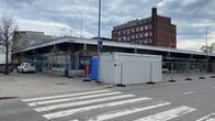 Aidattu rakennuksen purkamisalue Pukimon korttelissa Kouvolan keskustassa torin laidalla.