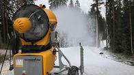 Lumitykki Lahden urheilukeskuksen alueella