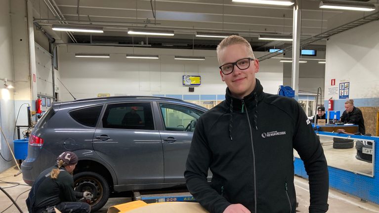 Pieni peräkärryn rengas oli ennen autojen käytetyin rengaskoko ...