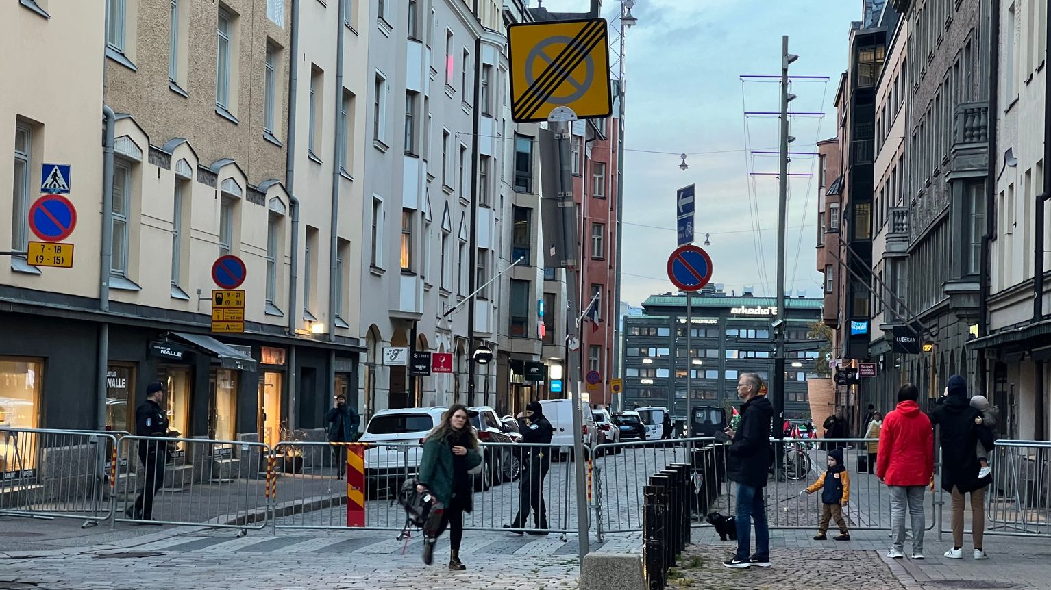 Israeli embassy in Helsinki splattered with red liquid | Yle News | Yle