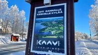 Kuvassa on Kaavin mainostaulu.