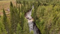 Ilmakuvassa on alue, jolla raakkujen pelastustöitä tehdään. 