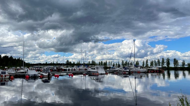 Huviveneitä Koutalahden sataman venepaikoilla.