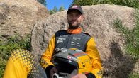 Niclas Grönholmin rallicrosskilpurissa autossa on noin 680 hevosvoimaa.  Kiihtyvyys nollasta 100 km/h nopeuteen vie pari sekuntia.