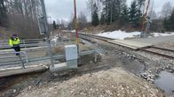 Jyväskylän Myllyjärven tasoristeys on osittain sortunut kevättulvan takia.