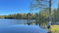 Järvinäkymä puulalta.