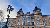 Oulun kaupungintalon julkisivu maaliskuussa 2025.