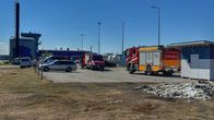 Pelastusyksikkö Kuusamon lentokentällä. 
