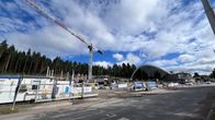 Kouvolan Urheilupuiston uimahallin keskellä remonttityömaata.
