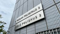 Fasaden av polishuset i Böle i Helsingfors.