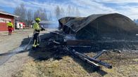 Pelastuslaitos jäähdyttää rivitalon rajnipita.
