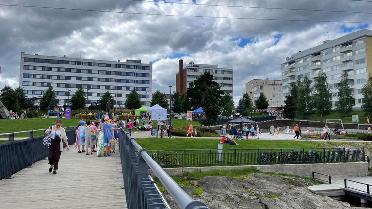 valotaidetta-ja-tulennielij-linnanvirta-puistojuhlassa-vietet-n