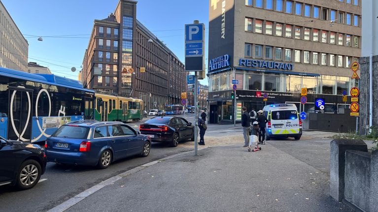 Öljyvahinko sulki pääsyn parkkihalliin Helsingissä keskiviikkona.
