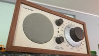 Kuvassa on radio.