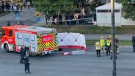 Auto törmäsi kolmeen sähköpotkulaudalla liikkuneeseen lapseen Vantaalla 12.6.2024 kello 20.15 aikaan. Lukijan kuva.