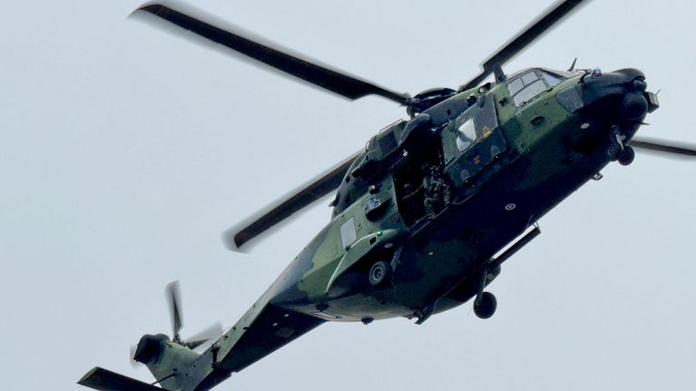 Helikopteri ilmassa.