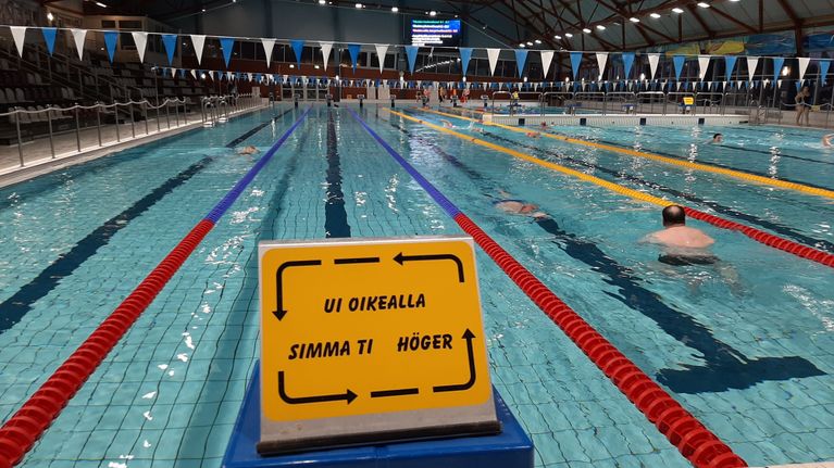 Kyltti Vaasan uimahallissa