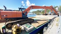 Grävmaskiner river ramp i Houtskär. 