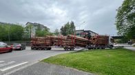 Tukkikuorma on liikkunut paikaltaan.