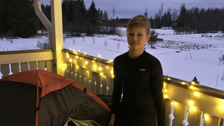 11-vuotias-pikkupoika-on-nukkunut-teltassa-jo-puolitoista-vuotta-eik