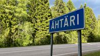 Ähtärin kyltti valtatiellä 18. 