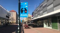 Porin kävelykatu ja Pori-mainoskyltti.