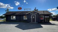 Kuvassa Pohjois-Savossa Siilinjärven Pöljällä sijaitseva Viitostupa, sekä sen piha-aluetta, mökkirakennuksia ja SEO:n kylmätankkauspiste.