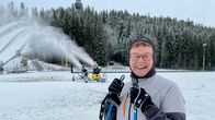 Maara Kosonen nauraa Puijon hiihtoladulla.