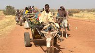 Sudanin sisäisiä pakolaisia matkalla Tawilahiin huhtikuussa.