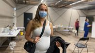 Anna-Kaisa Koivisto otti koronarokotteen pop-up rokotustapahtumassa Seinäjoella