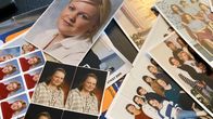 Nuoren naisen koulukuvia albumissa 90-luvulta