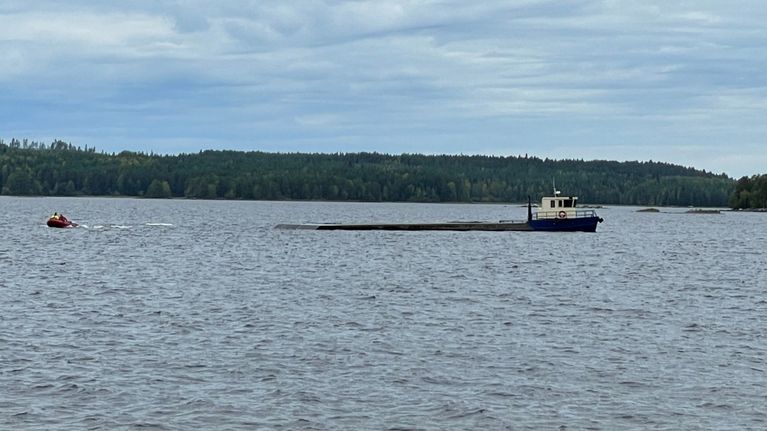 Pieliseen uponneet metsäkoneet voivat lojua järvessä jopa viikon ...