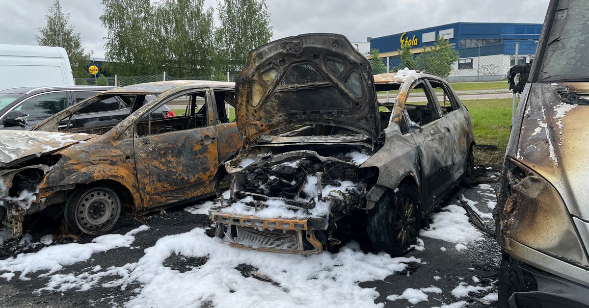 Helsingin poliisilla tutkittavana enemmän autopaloja kuin aiemmin – Suomessa lähes 2 000 liikennevälinepaloa vuosittain