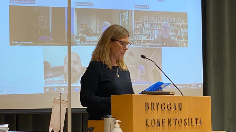 Pargas stadsfullmäktiges vice ordförande petas efter skriverier på ...