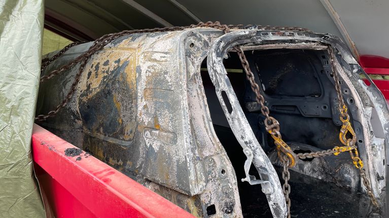 Sähköauto räjähti ja paloi muutaman päivän päästä karrelle – kokenut ...