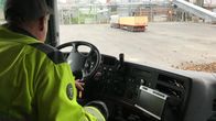 Kuorma-auto kaartaa Säkylän sokeritehtaalle.