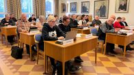 Ähtärin kaupunginvaltuusto istuu kokouksessaan. 