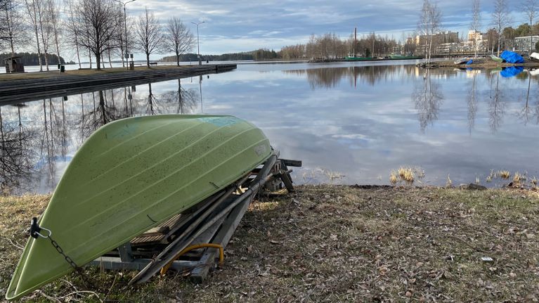 Kallavesi kuvattuna Kuopiossa huhtikuun lopussa 2025.