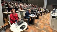 Joensuun kasvatus- ja koulutuslautakunnan puheenjohtaja Eila Heinonen (sd.) Joensuun kaupunginvaltuuston kokouksessa, jossa päätettiin eteläisen alueen koulun paikka. 